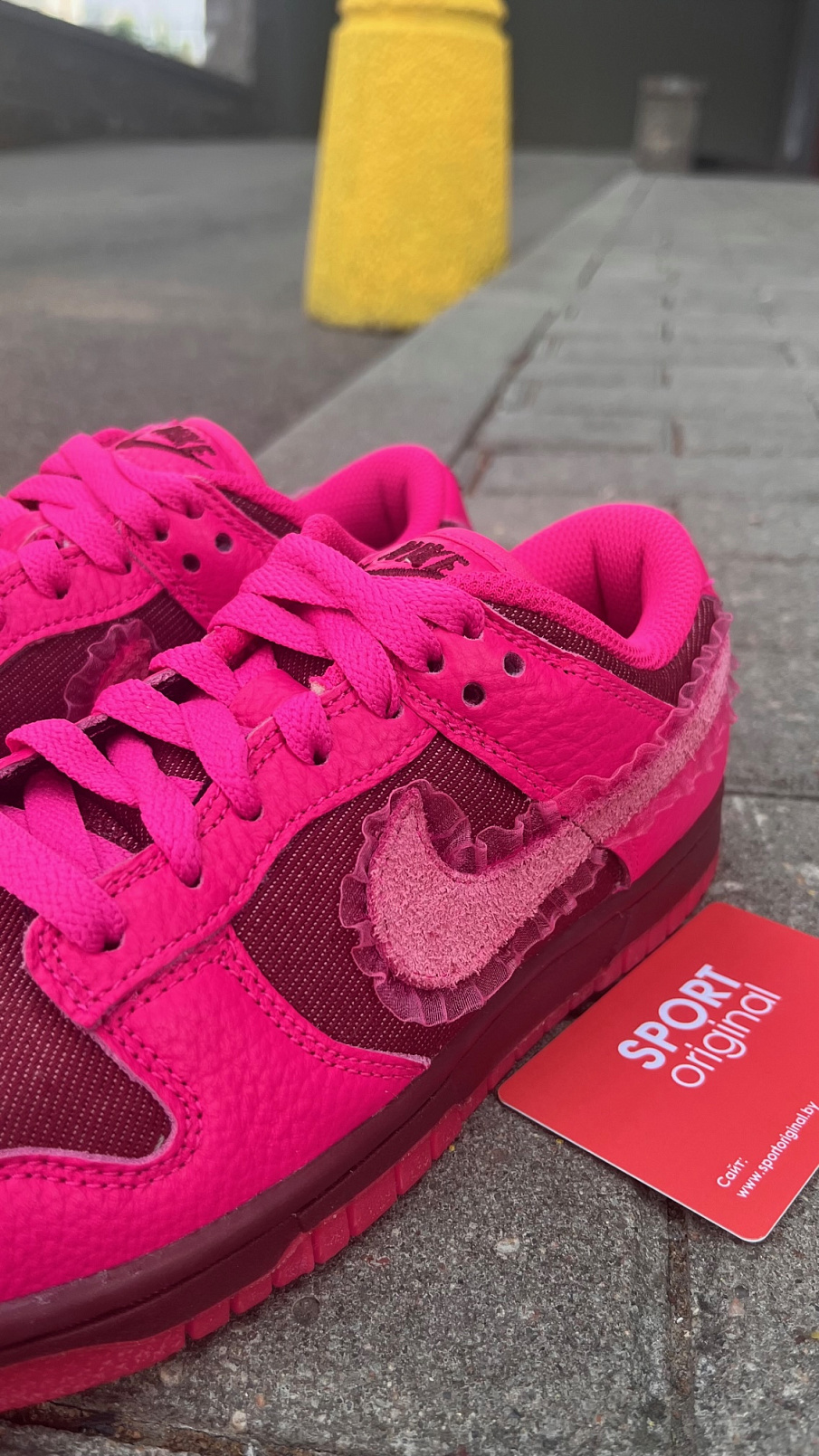 Фото № 3 с приближением к товару «‎Nike Dunk Low»