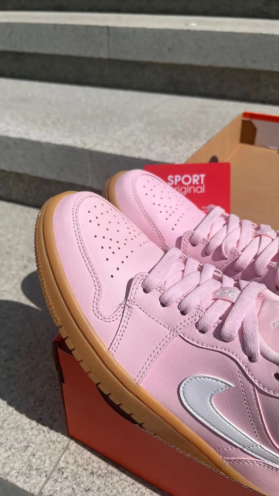 Фото № 3 с приближением к товару «‎Air Jordan 1 Low (DC0774-601)»
