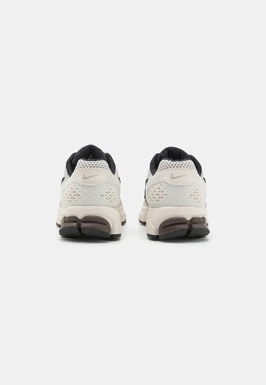 Фото № 3 с приближением к товару «‎ZOOM VOMERO 5»