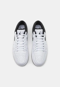 Фото № 4 с приближением к товару «‎AIR JORDAN 1 LOW»