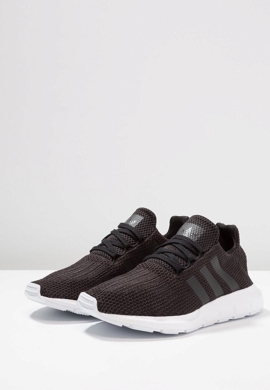 Фото № 3 с приближением к товару «‎Adidas Swift »
