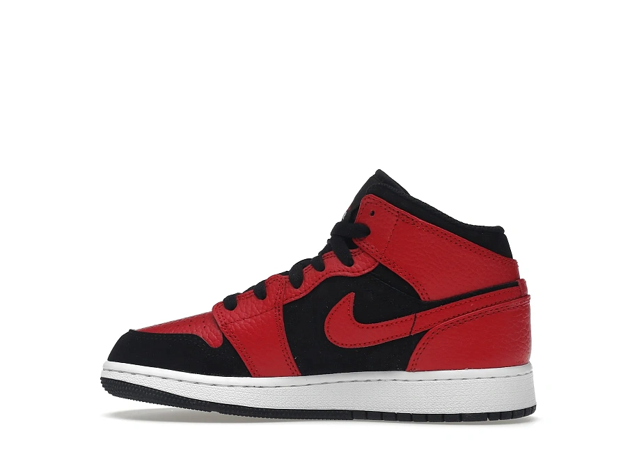 Фото № 5 с приближением к товару «‎Jordan 1 Mid Reverse Bred »