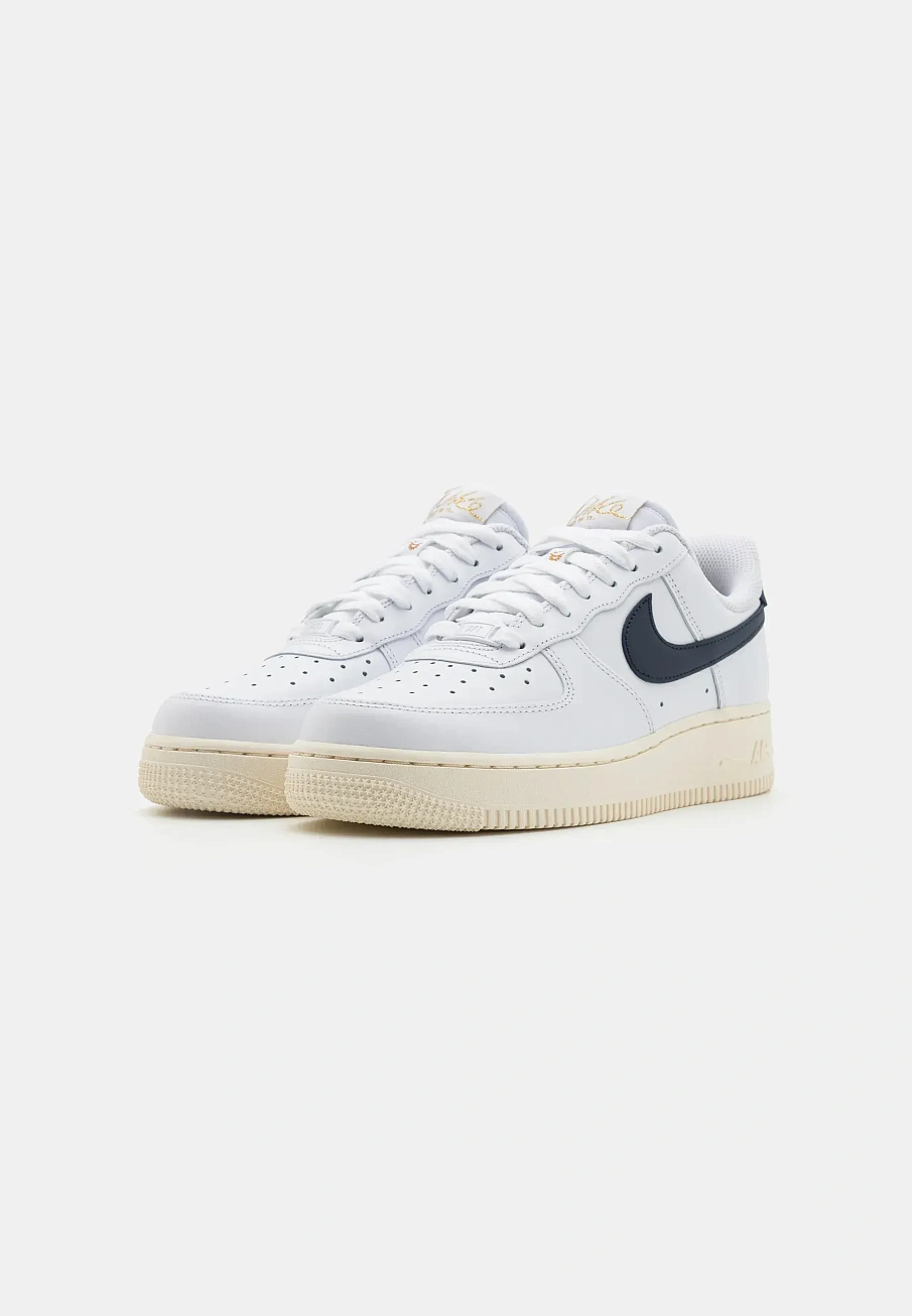 Фото № 4 с приближением к товару «‎AIR FORCE 1 07 FLYEASE»