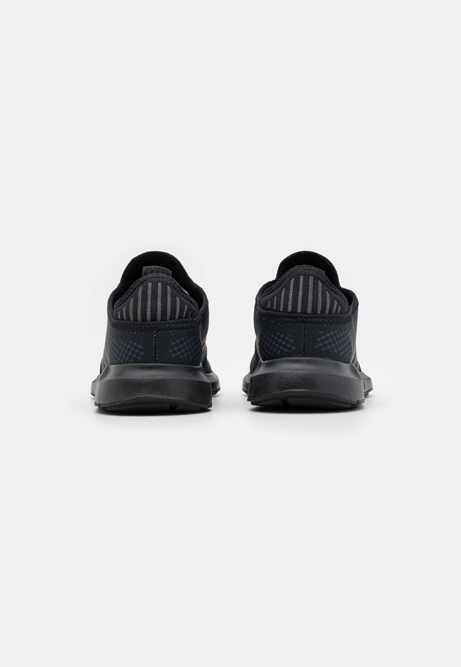 Фото № 3 с приближением к товару «‎Adidas Swift »