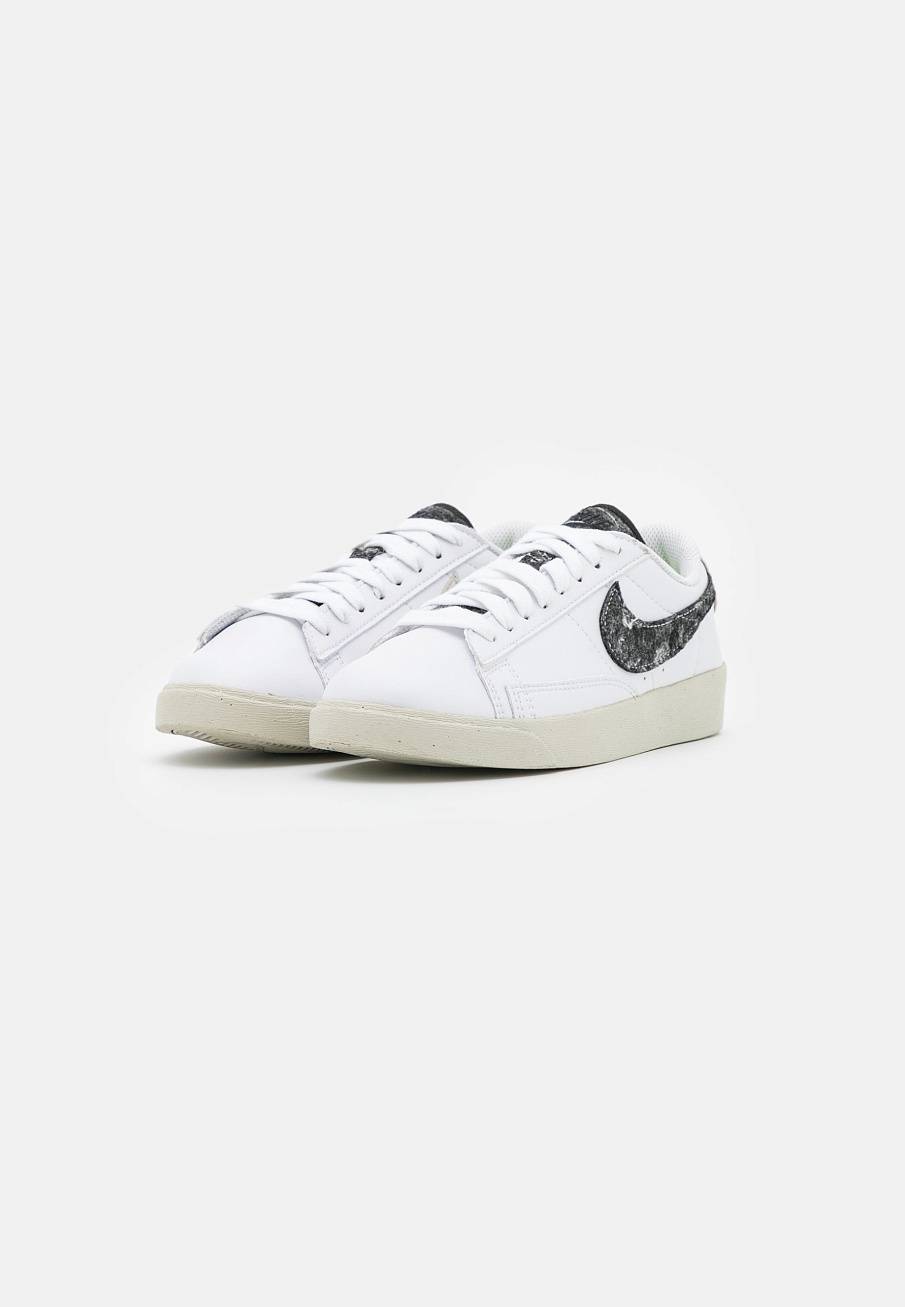 Фото № 3 с приближением к товару «‎Nike Blazer »