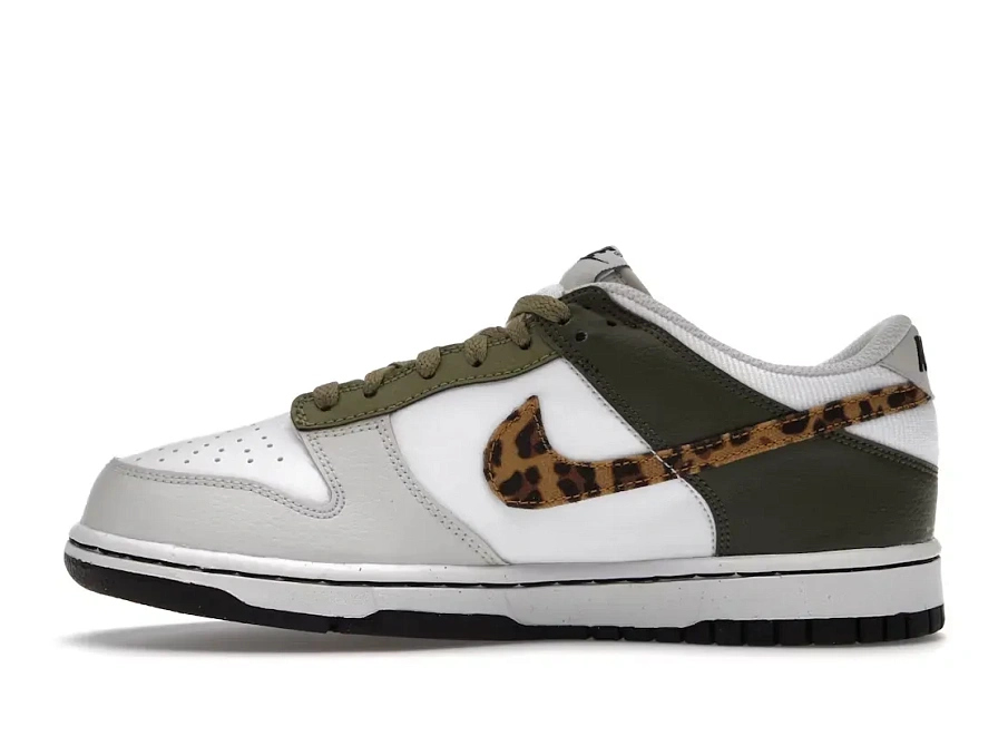 Фото № 3 с приближением к товару «‎Nike Dunk Low»