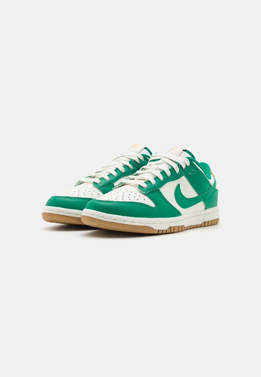 Фото № 2 с приближением к товару «‎DUNK LOW»