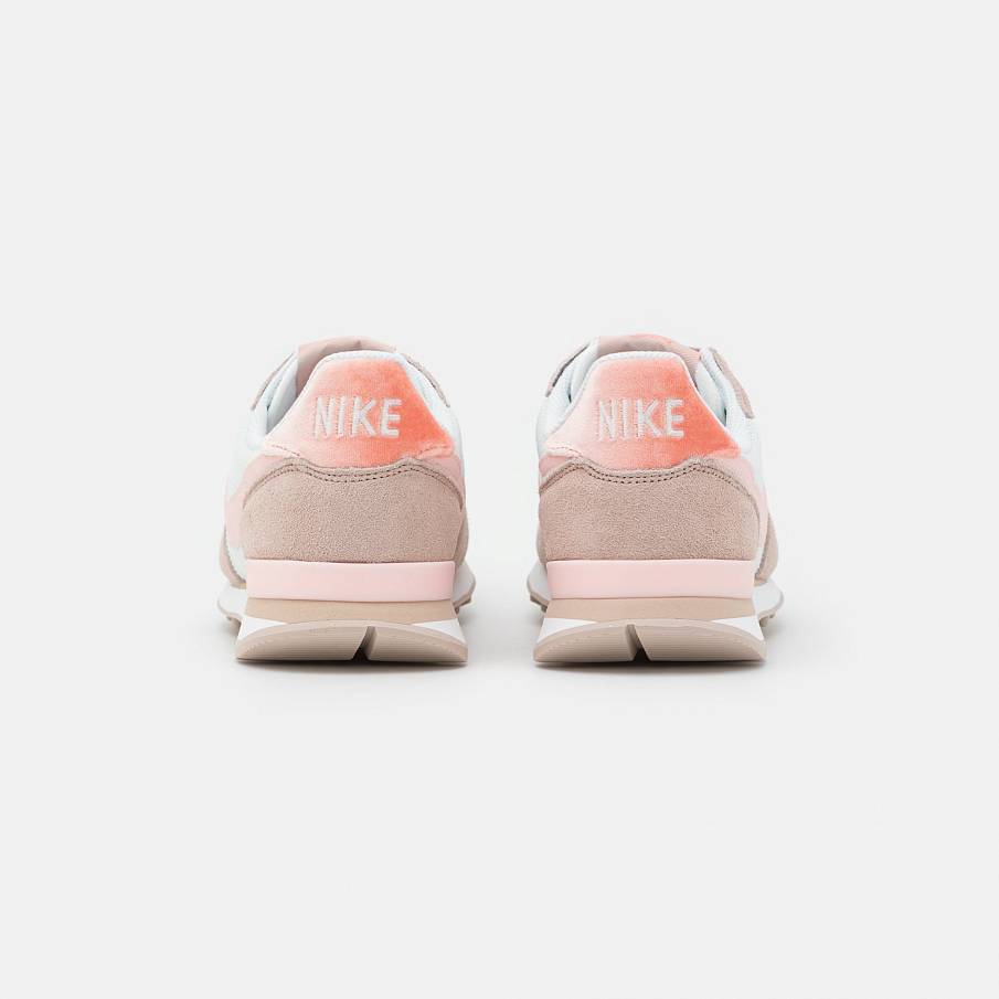 Фото № 3 с приближением к товару «‎Nike Internationalist »
