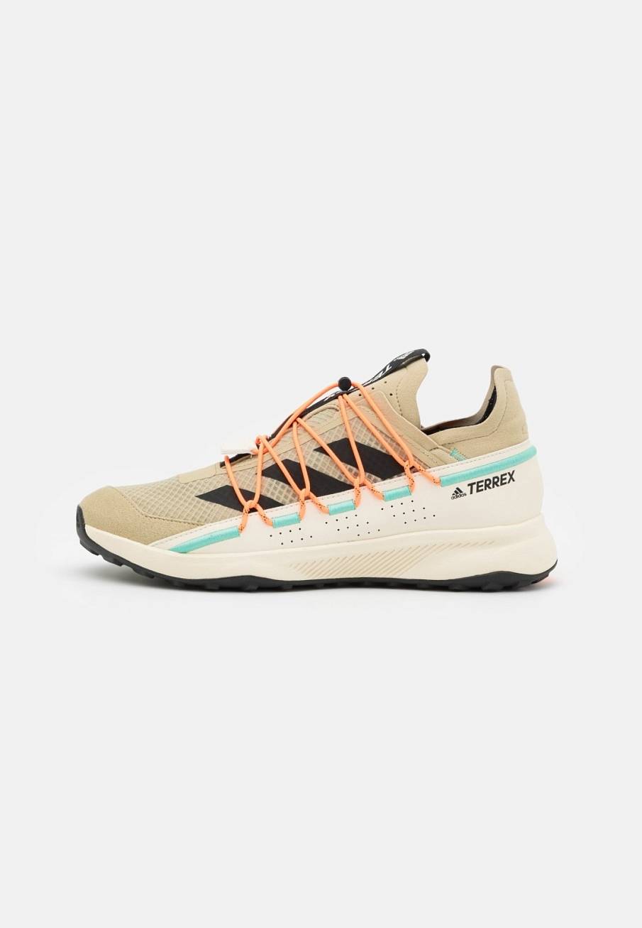 Фото № 1 с приближением к товару «‎Adidas Terrex Voyager»