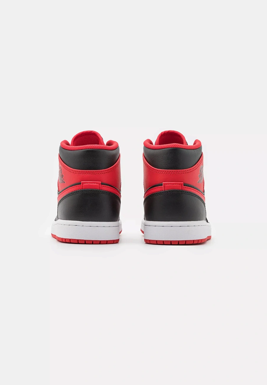 Фото № 4 с приближением к товару «‎AIR JORDAN 1 MID»