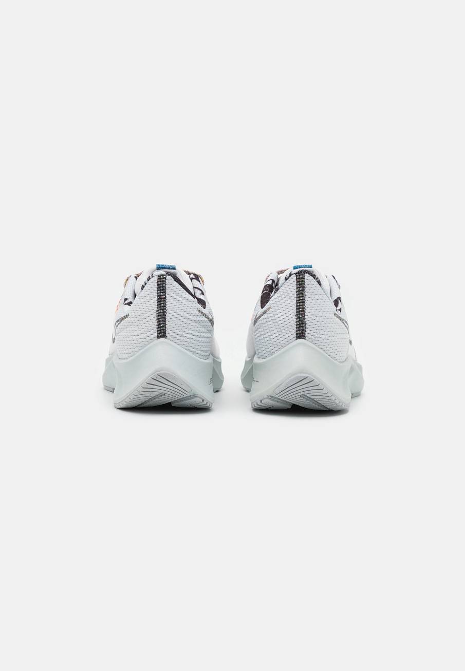 Фото № 3 с приближением к товару «‎Nike Air Zoom Pegasus 38»
