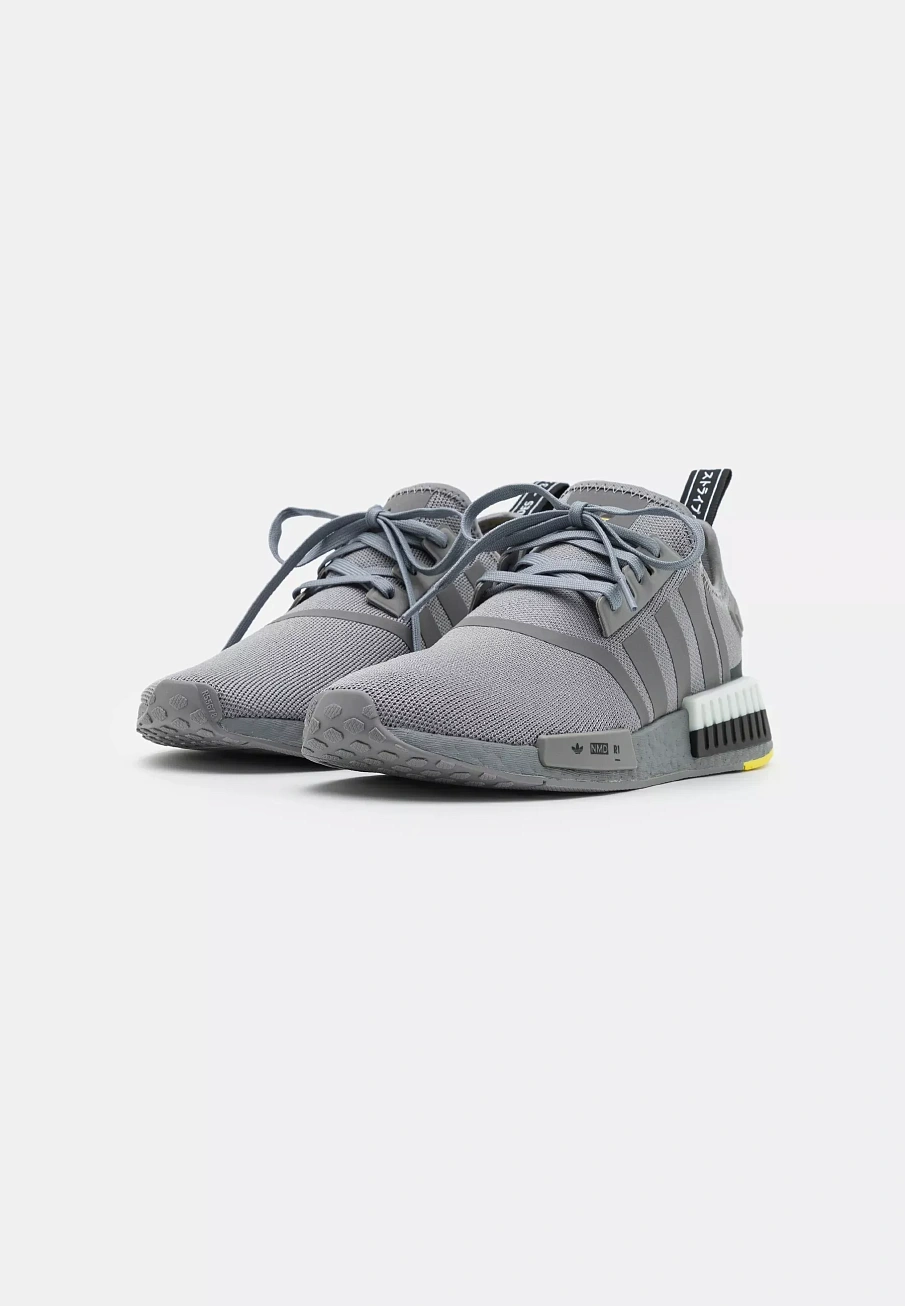 Фото № 4 с приближением к товару «‎NMD R1 UNISEX»