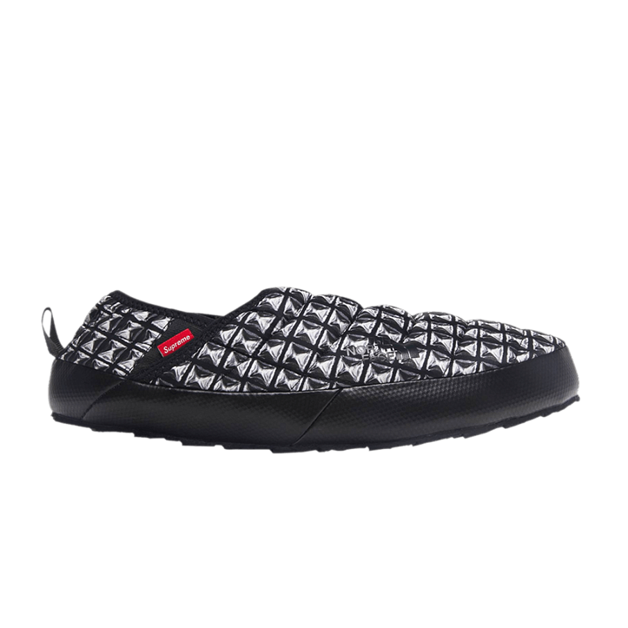 Фото № 1 с приближением к товару «‎Supreme x The North Face Traction Mule Black Studded Print»