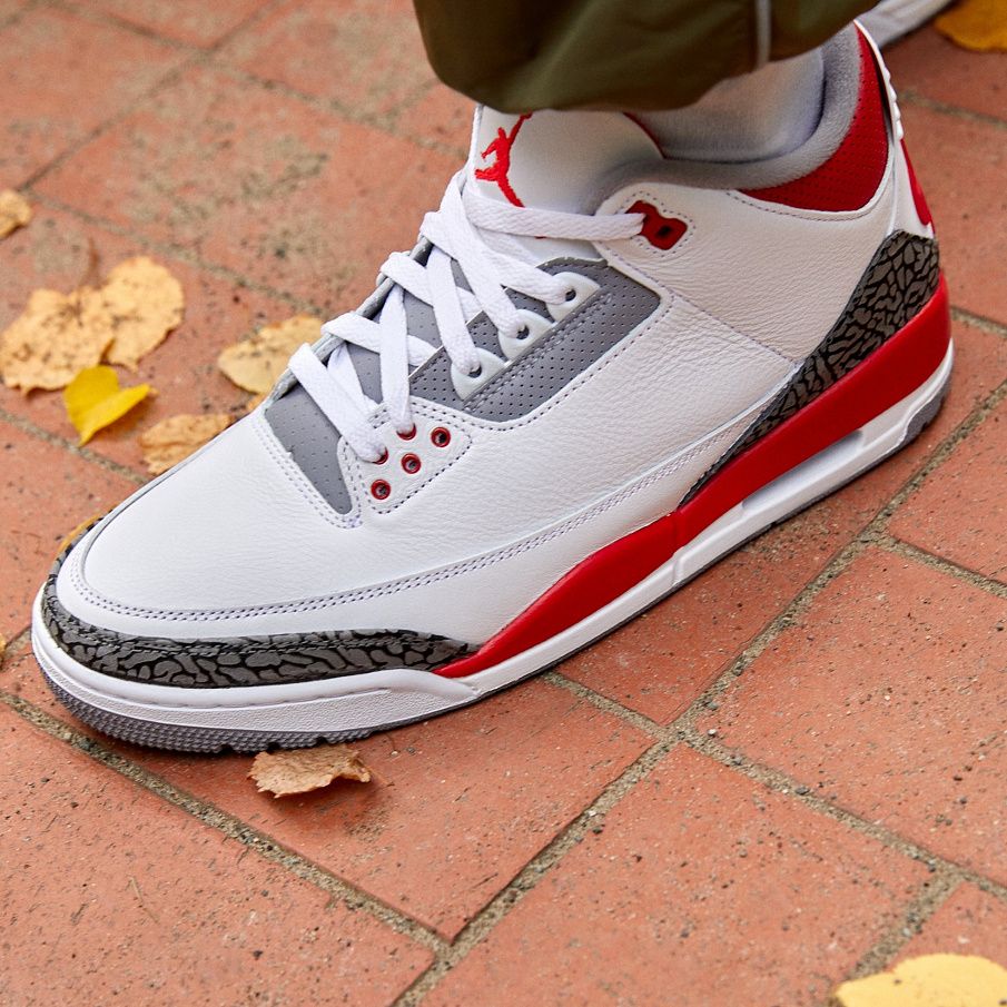Фото № 1 с приближением к товару «‎Air Jordan 3 Retro »
