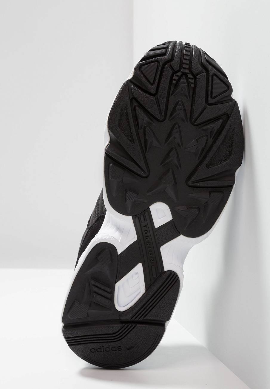 Фото № 5 с приближением к товару «‎Adidas Yung-96 »