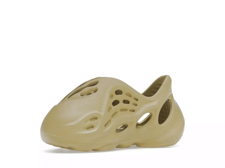 Фото № 2 с приближением к товару «‎adidas Yeezy Foam RNNR Sulfur (Infants)»