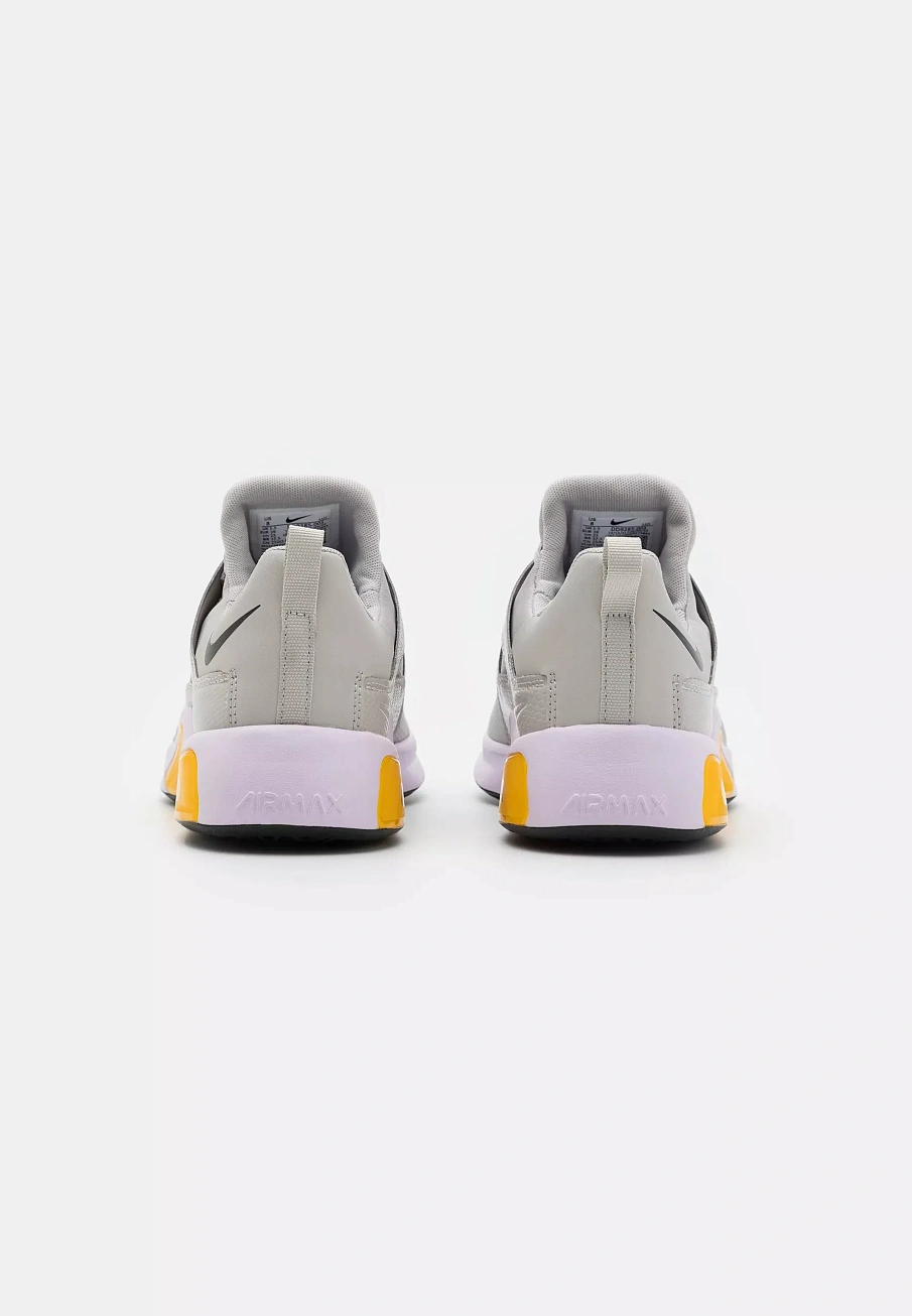 Фото № 2 с приближением к товару «‎AIR MAX BELLA TR 5»