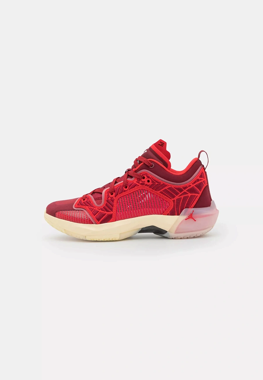 Фото № 3 с приближением к товару «‎W AIR JORDAN XXXVII LOW»