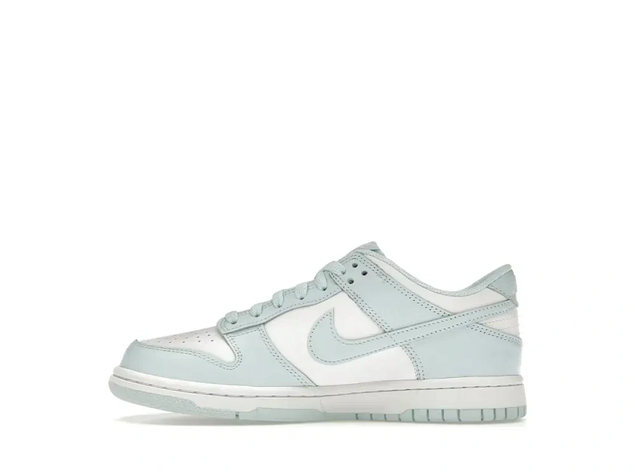 Фото № 3 с приближением к товару «‎Nike Dunk Low»