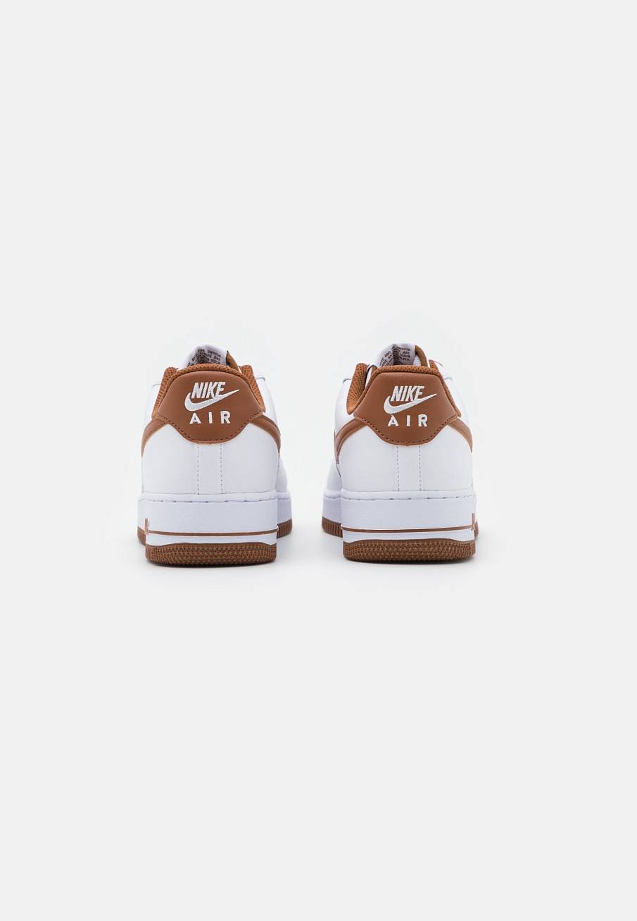 Фото № 3 с приближением к товару «‎Nike Air Force 1 ’07 »