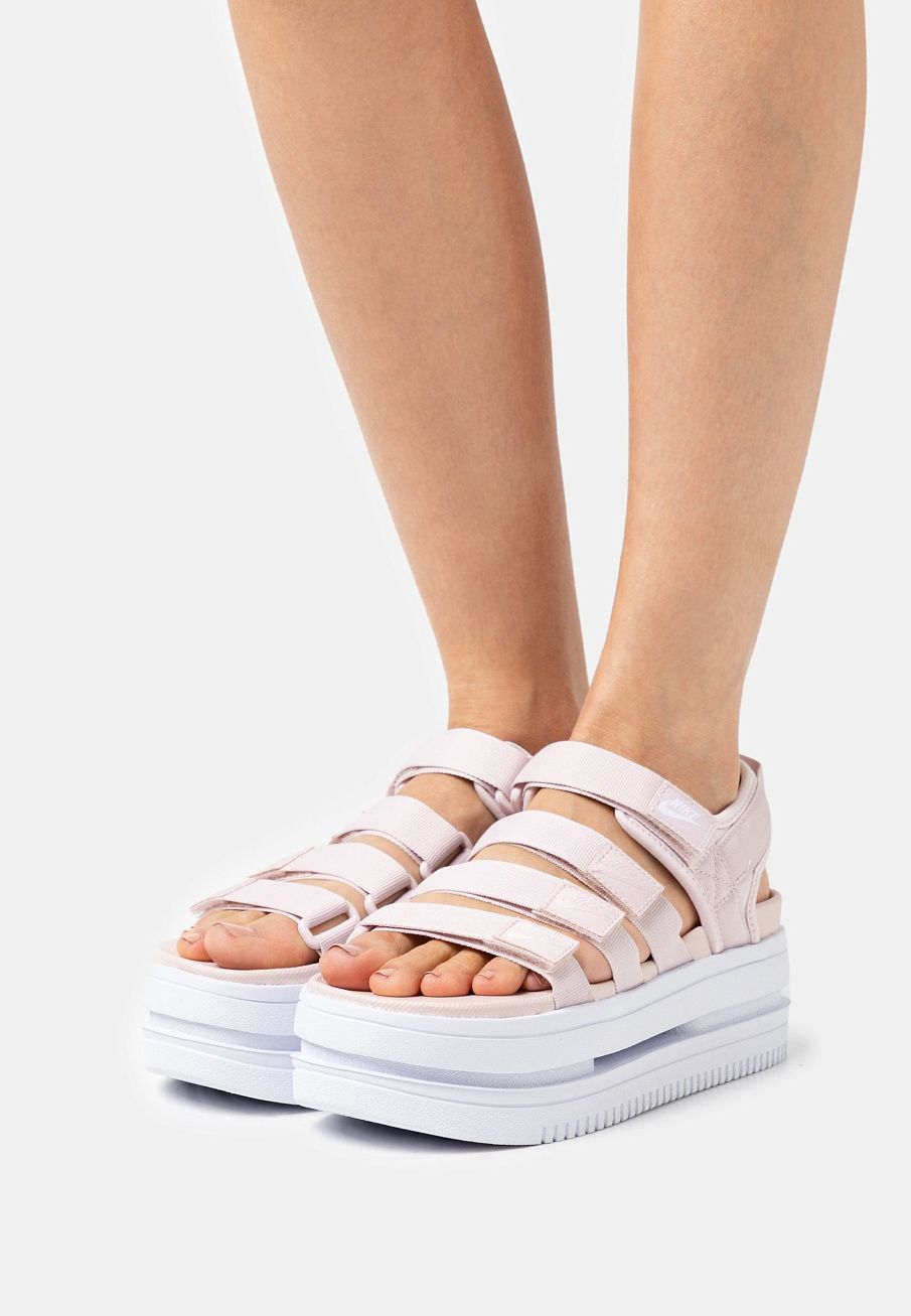 Фото № 2 с приближением к товару «‎Nike Icon Classic»
