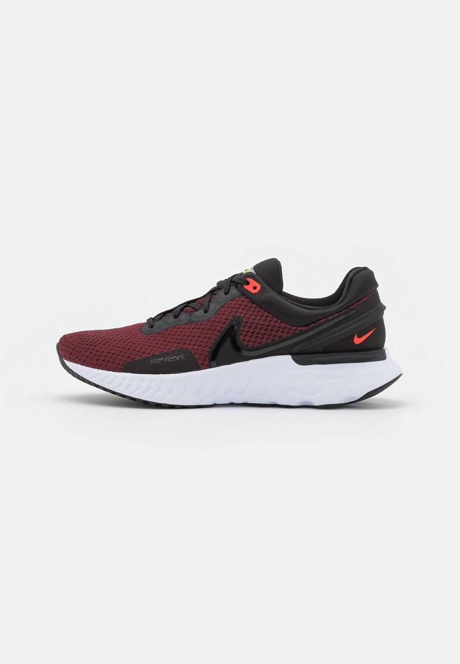 Фото № 1 с приближением к товару «‎Nike React Miler 3»