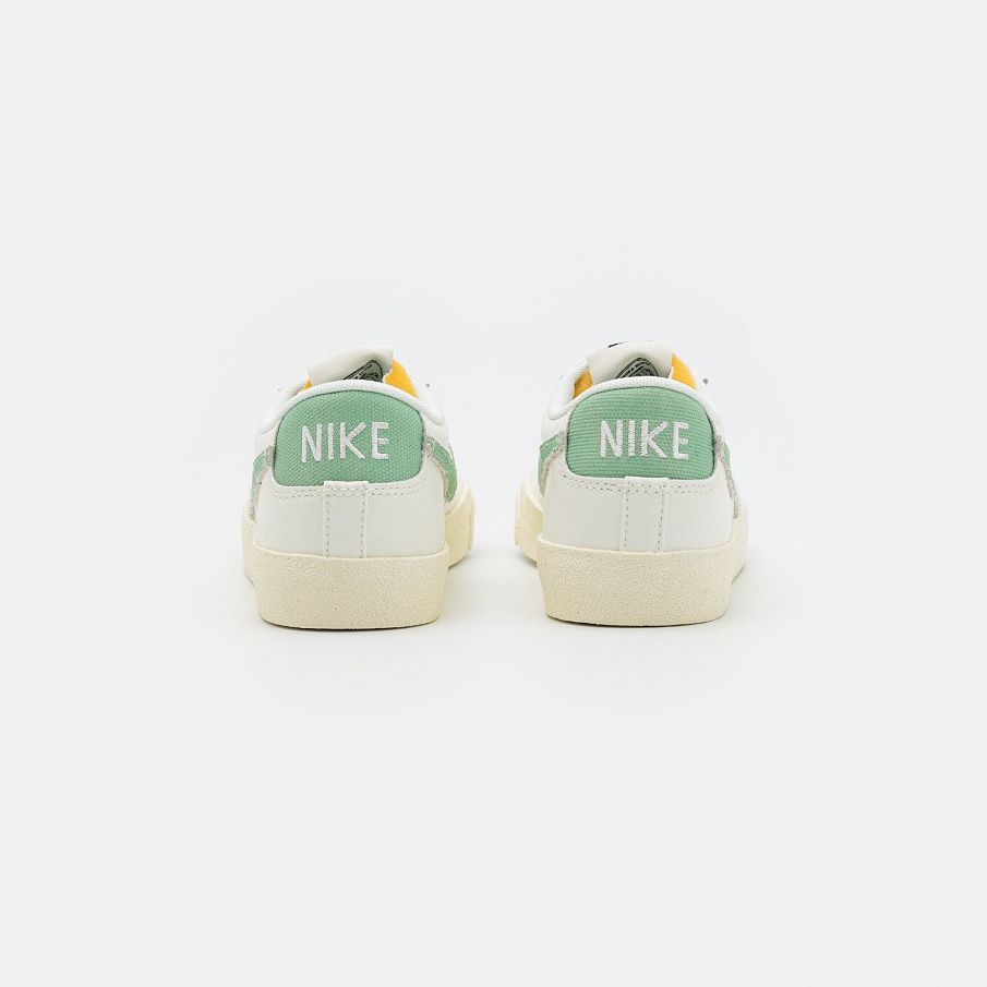 Фото № 3 с приближением к товару «‎Nike Blazer 77 »