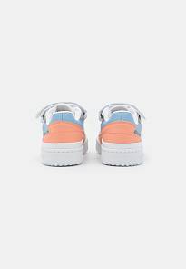 Фото № 4 с приближением к товару «‎Adidas Forum »