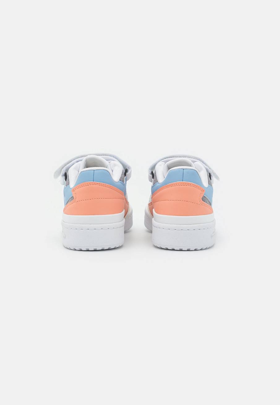 Фото № 4 с приближением к товару «‎Adidas Forum »