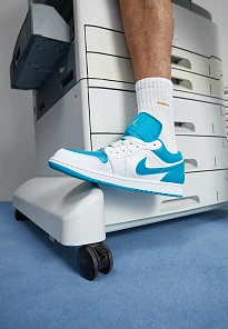 Фото № 1 с приближением к товару «‎AIR JORDAN 1»