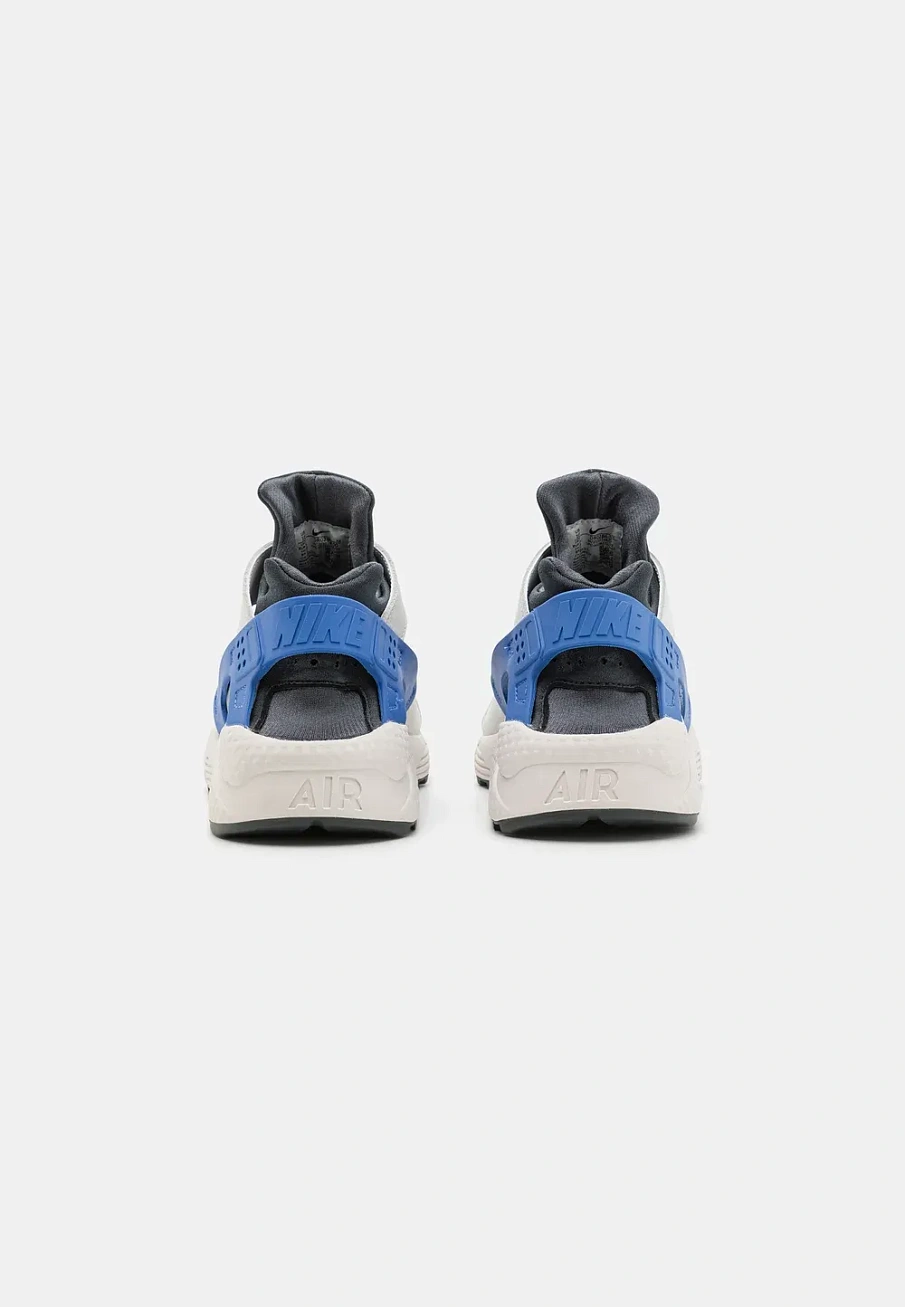 Фото № 3 с приближением к товару «‎AIR HUARACHE»