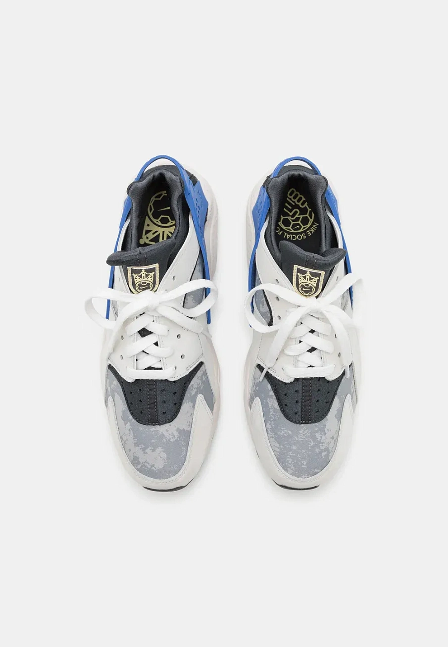 Фото № 4 с приближением к товару «‎AIR HUARACHE»