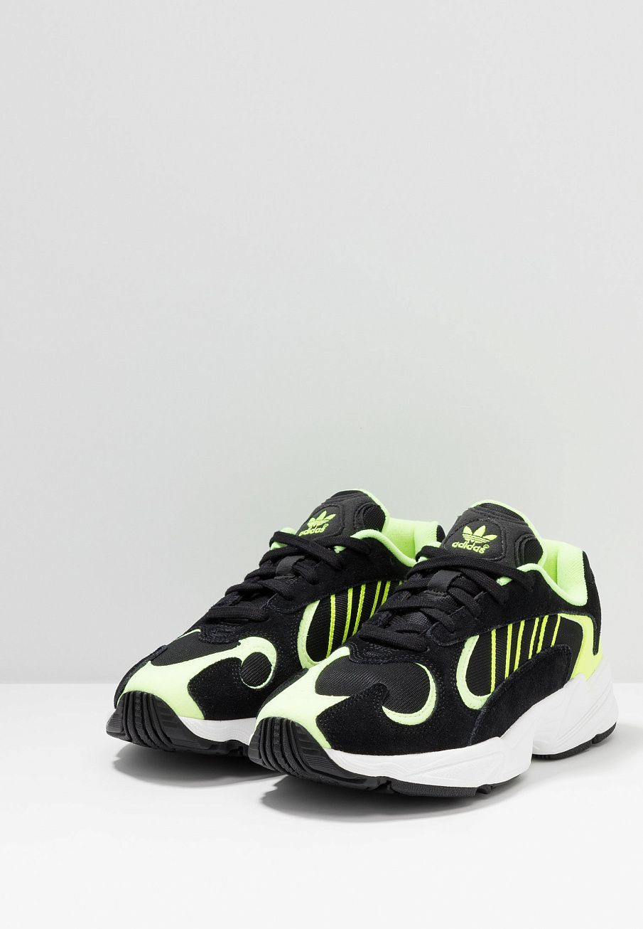 Фото № 4 с приближением к товару «‎Adidas Yung-1 »