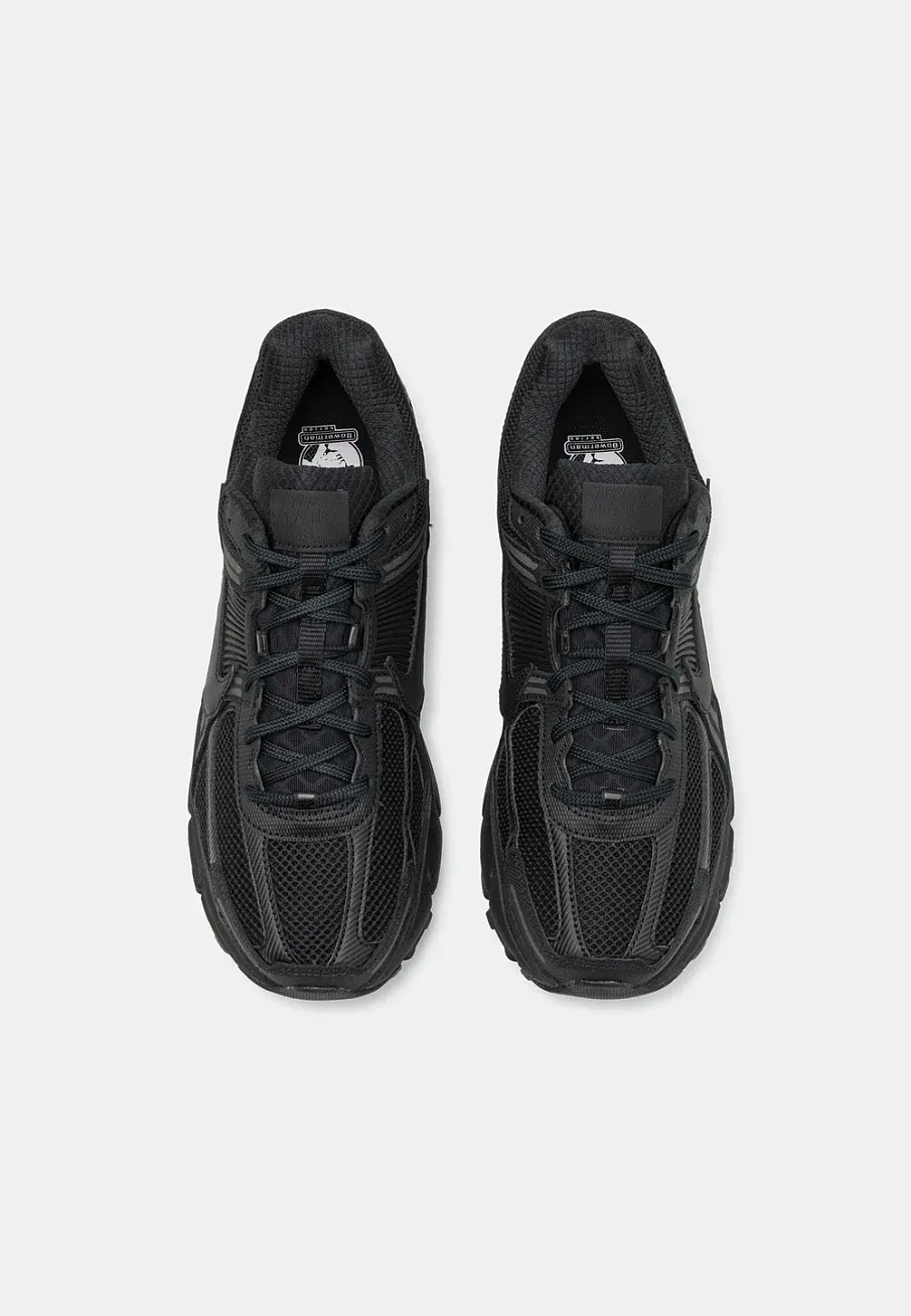 Фото № 4 с приближением к товару «‎ZOOM VOMERO 5 UNISEX»