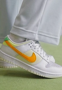 Фото № 1 с приближением к товару «‎WMNS DUNK »