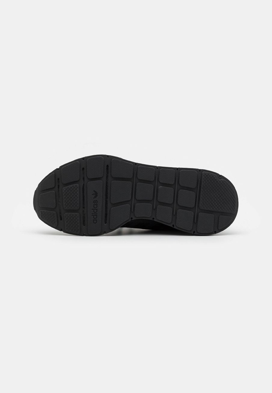 Фото № 4 с приближением к товару «‎Adidas Swift »