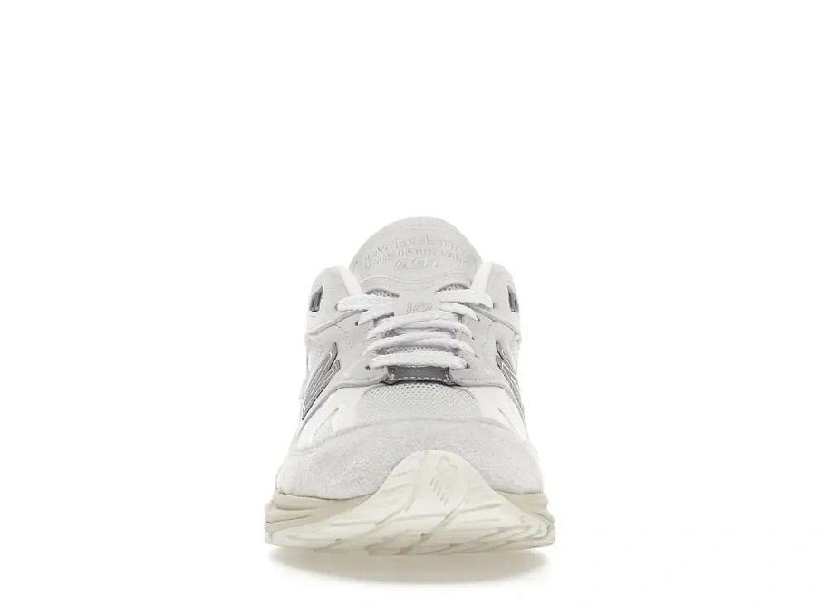 Фото № 2 с приближением к товару «‎New Balance 991v2»