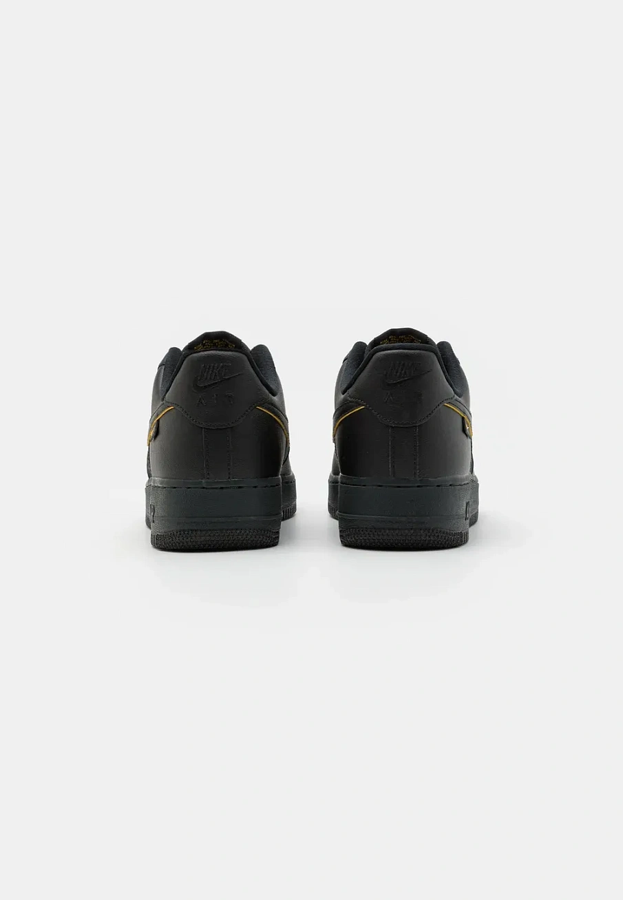 Фото № 3 с приближением к товару «‎AIR FORCE 1 '07»