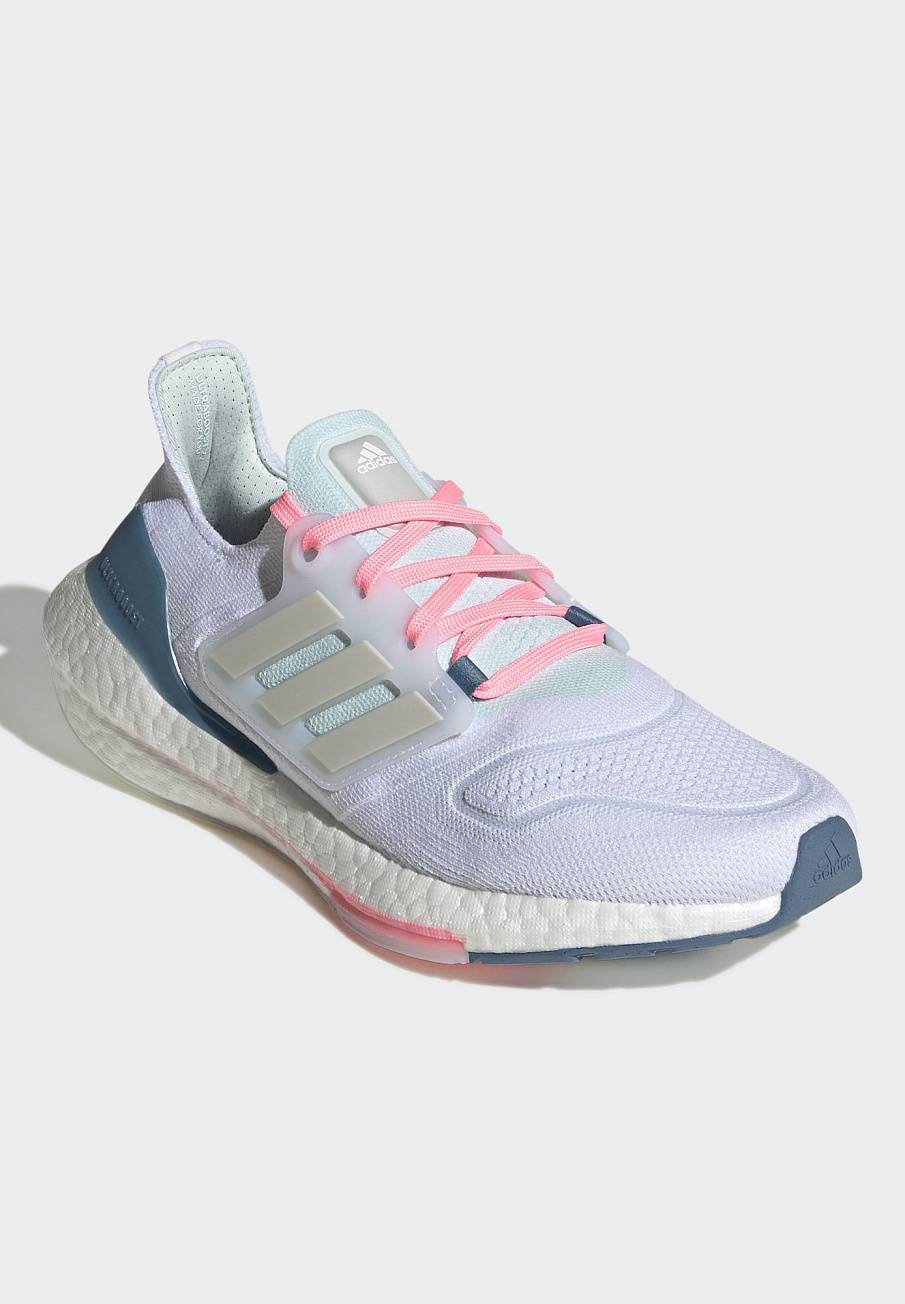 Фото № 2 с приближением к товару «‎Adidas Ultraboost 22»