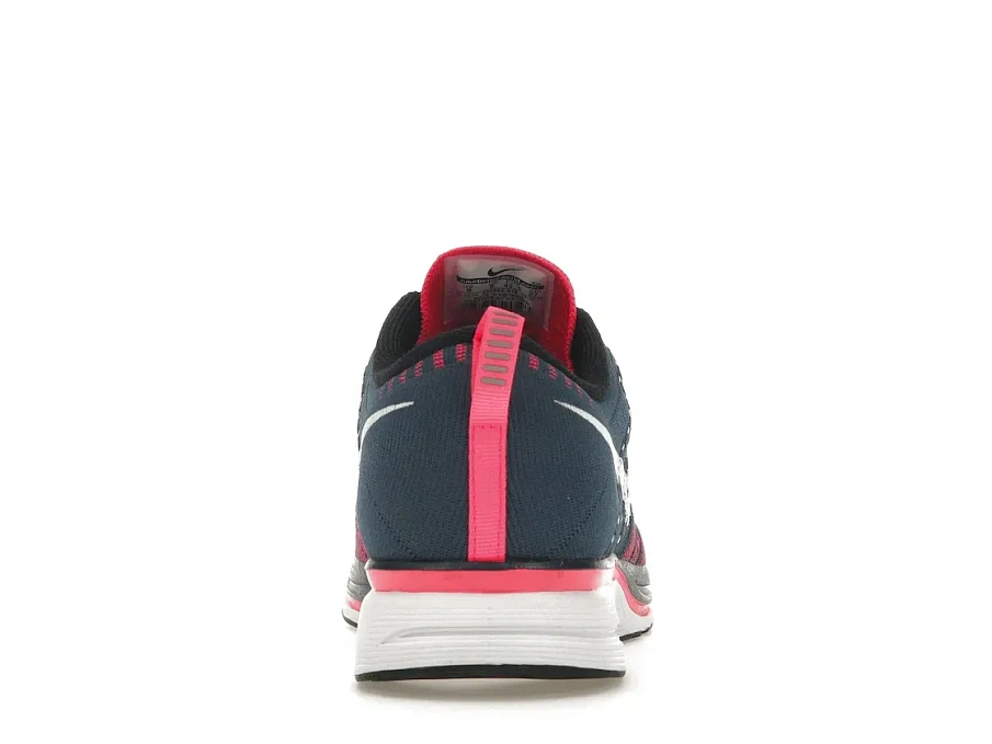 Фото № 4 с приближением к товару «‎Nike Flyknit Trainer + Squadron Blue/White-Pink Flash»