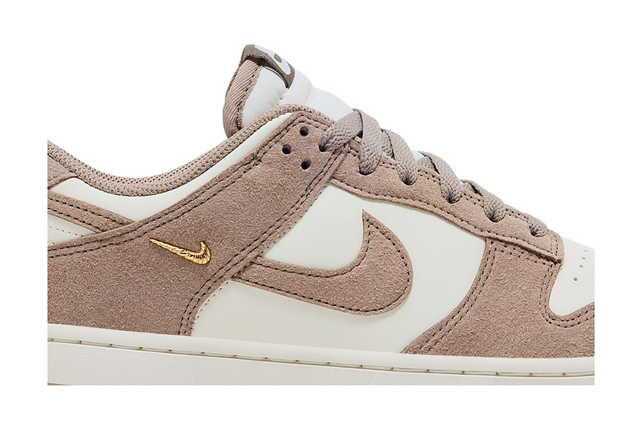 Фото № 3 с приближением к товару «‎Nike Women's Dunk Low Malt Mini Swoosh»