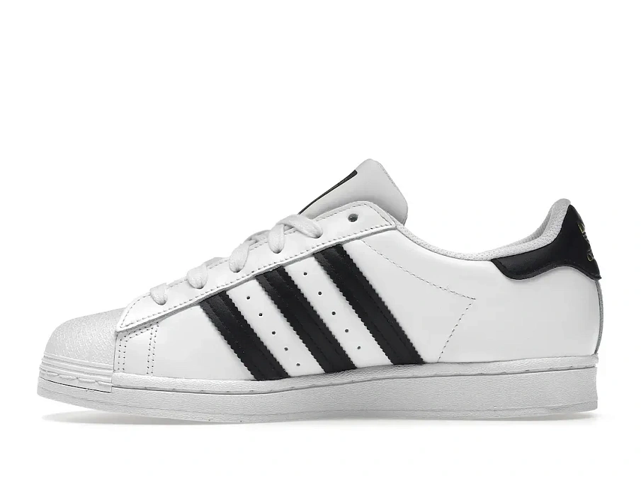 Фото № 3 с приближением к товару «‎adidas Superstar Black Floral »