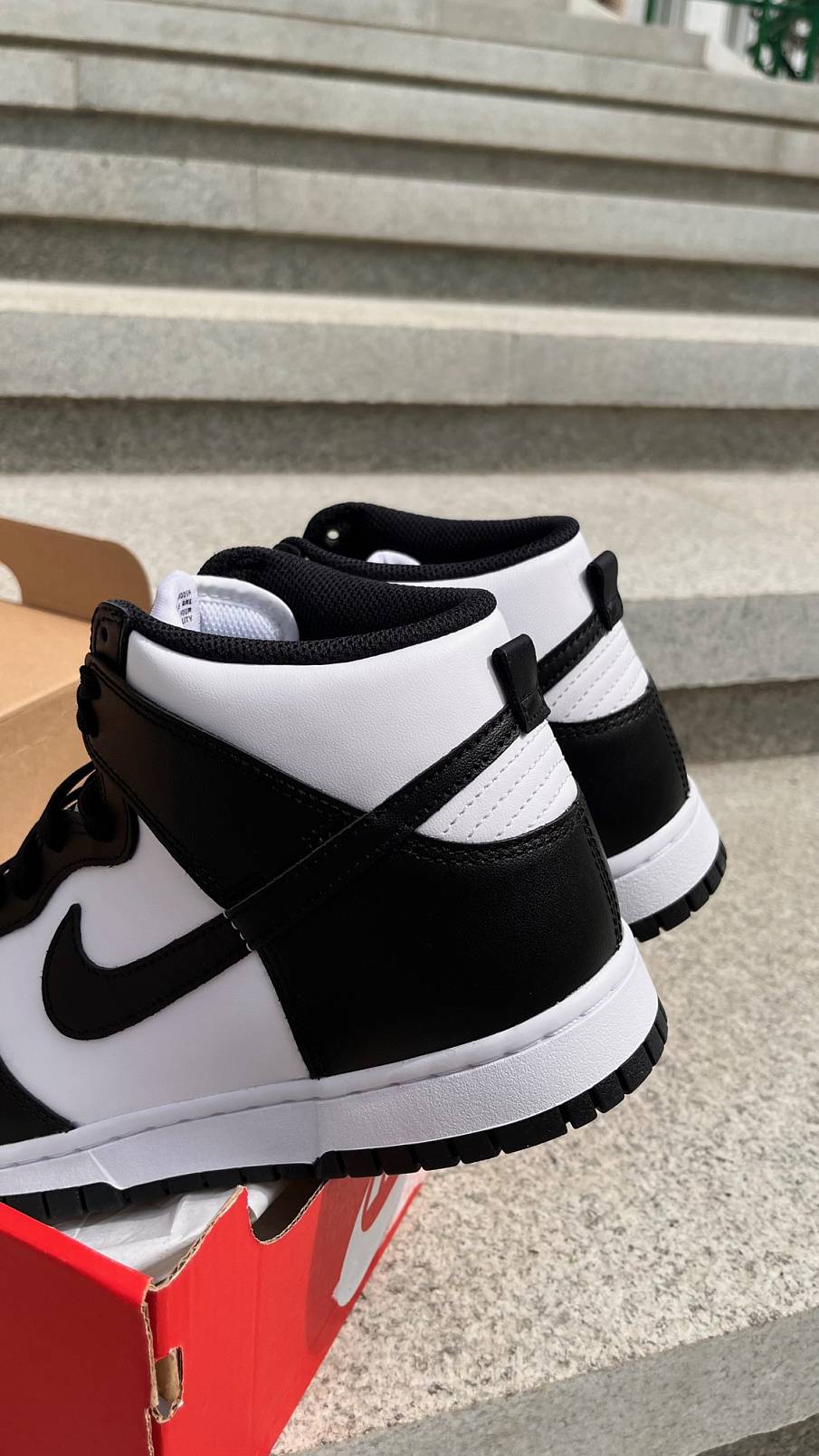 Фото № 3 с приближением к товару «‎Nike Dunk High Panda»
