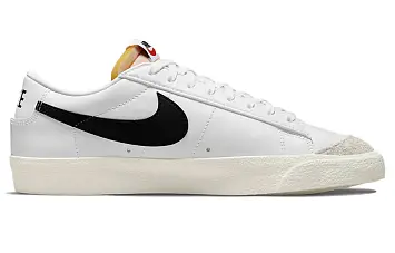 Nike Blazer '77 Vintage Low-Top Sneakers BlackWhiteGreen - 3