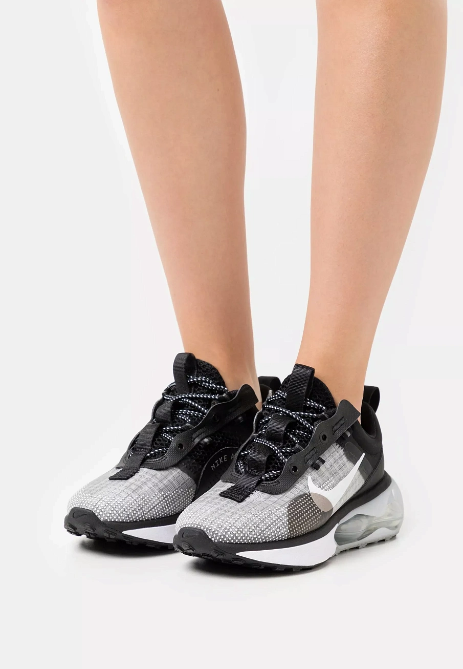 Фото № 4 с приближением к товару «‎AIR MAX SPHERE»