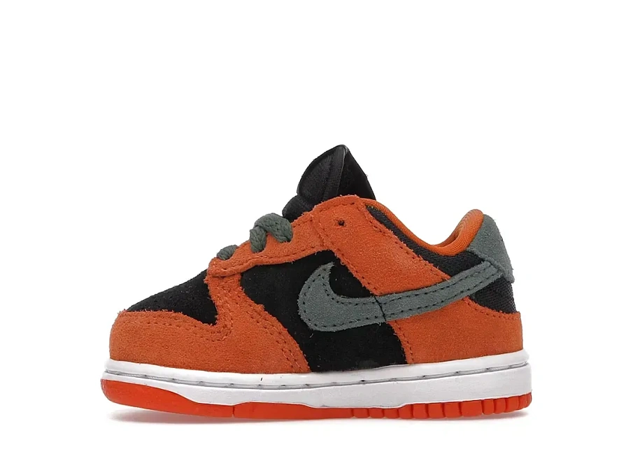 Фото № 3 с приближением к товару «‎Nike Dunk Low»