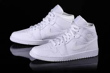 Nike Air Jordan 1 Retro Triple 2.0 - 2