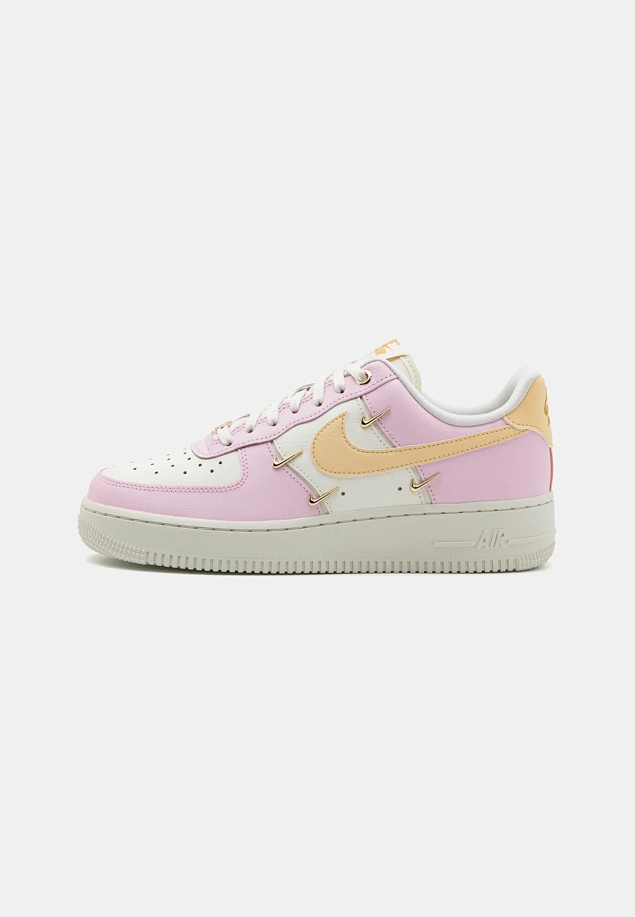 Фото № 1 с приближением к товару «‎AIR FORCE 1 '07»