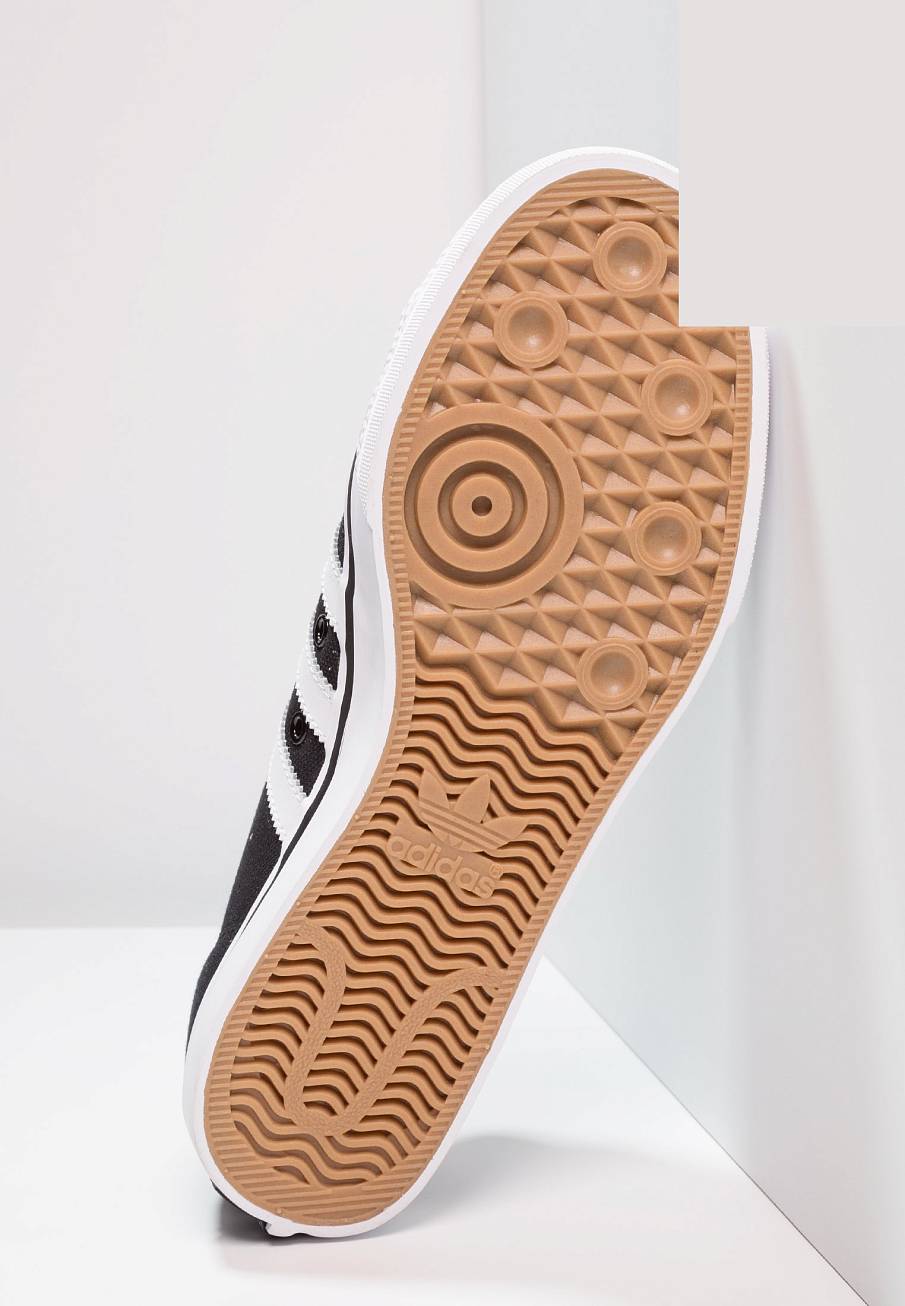 Фото № 5 с приближением к товару «‎Adidas Nizza »