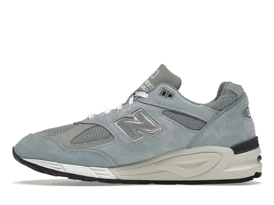 Фото № 3 с приближением к товару «‎New Balance 990v2»